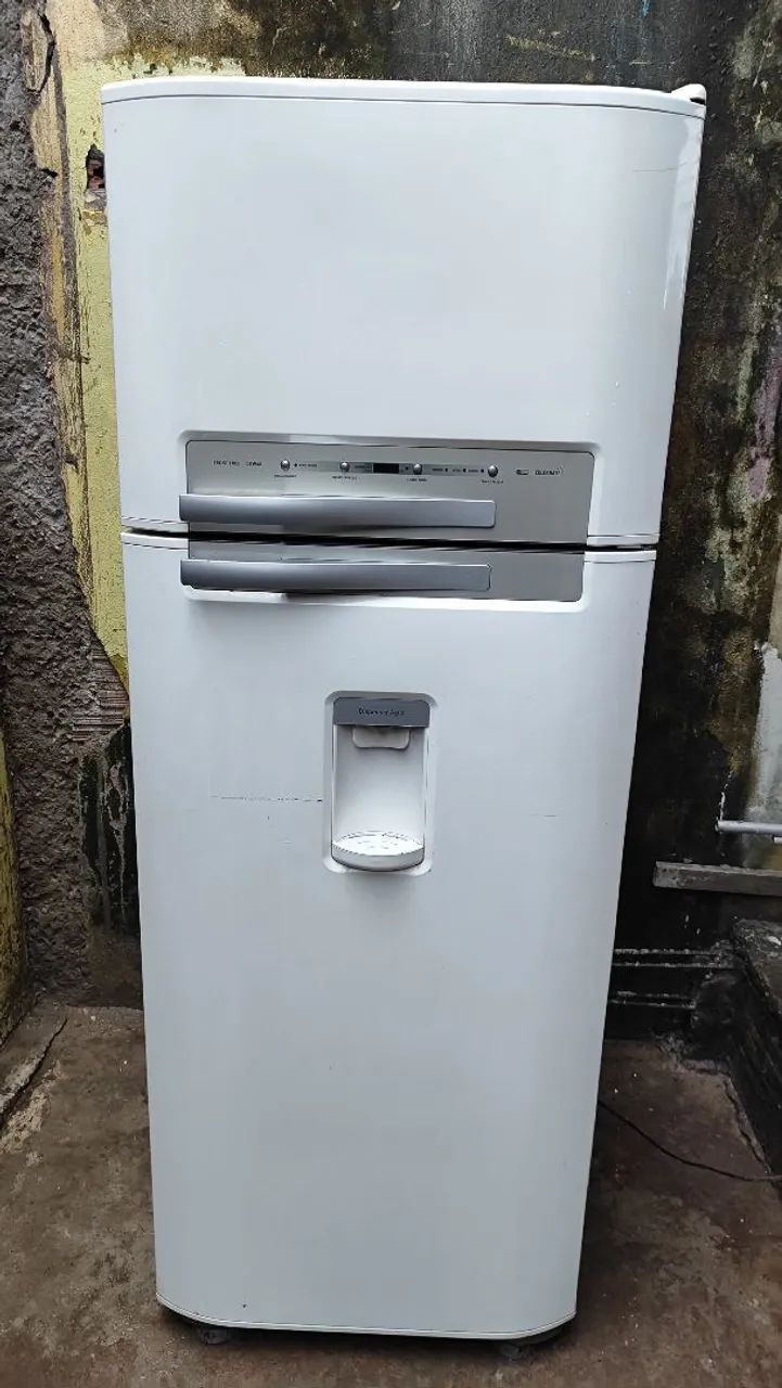 Geladeira FROST FREE Eletrolux 409L