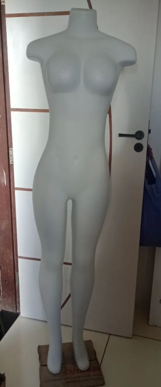 Maniquim feminina 