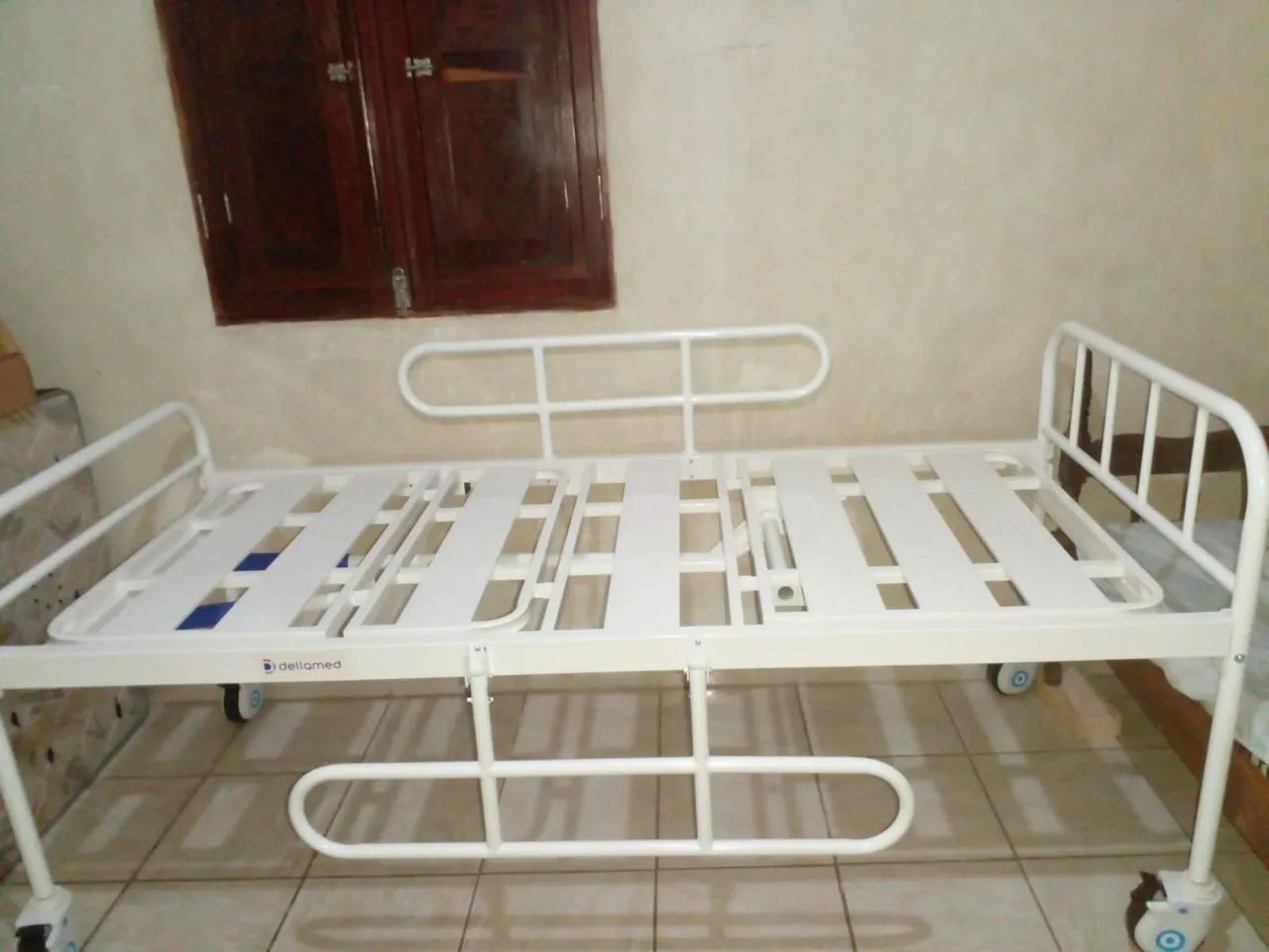 Cama hospitalar sem marca de uso 