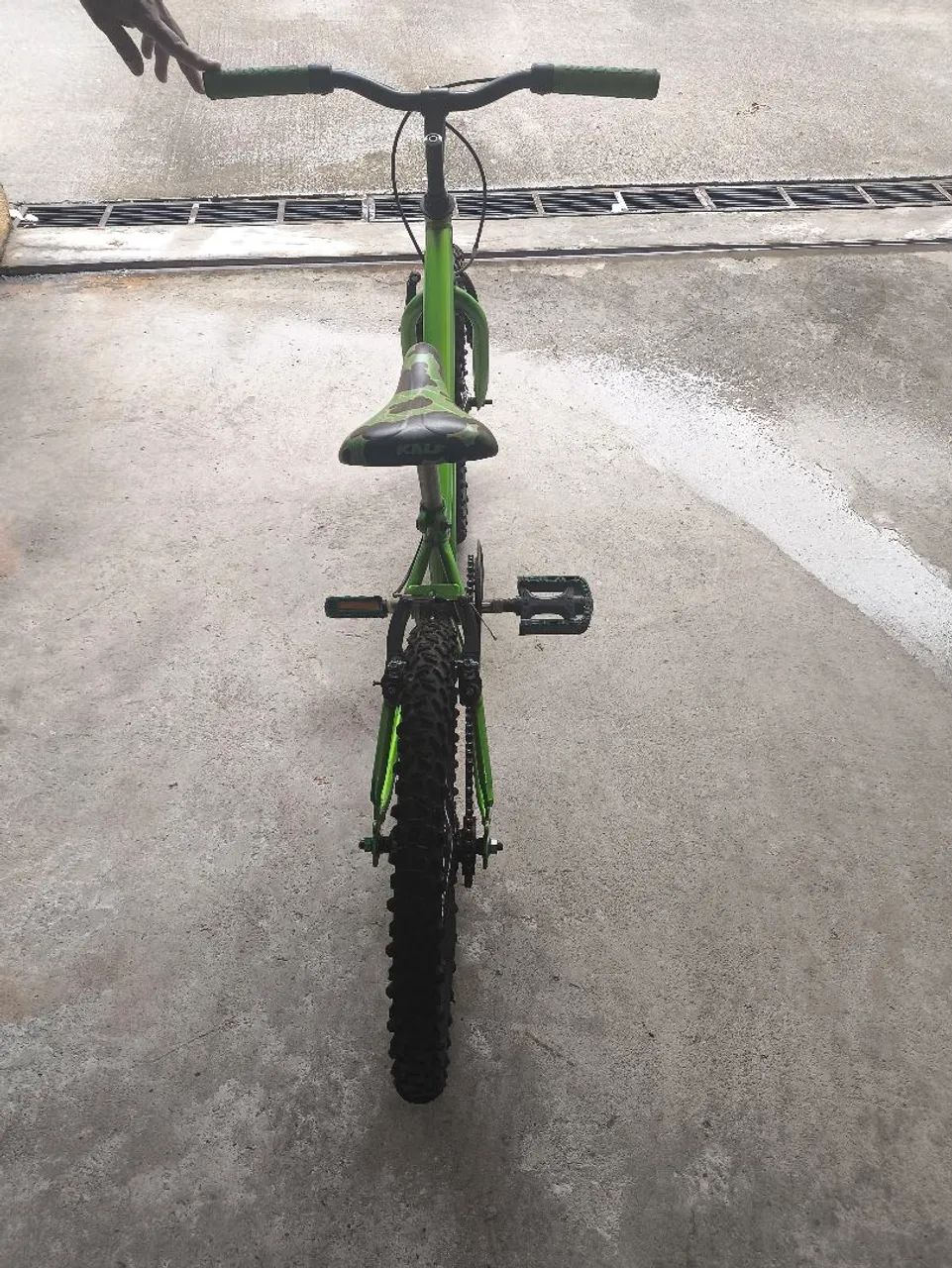 Bicicleta aro 20 + brinde (tênis de rodinha) - Foto 4