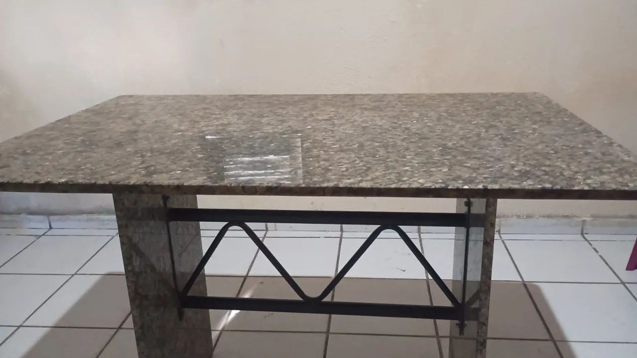 Mesa de mármore para 4 lugar