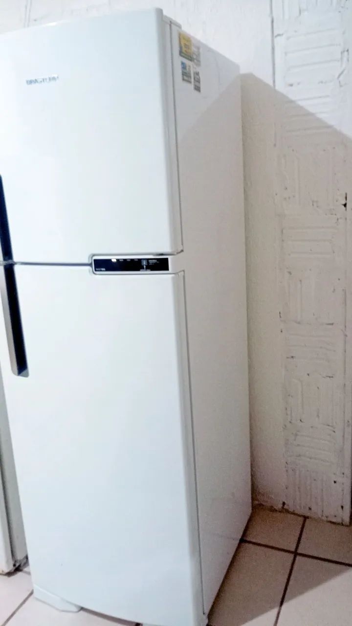 Vendo essa geladeira (nova)