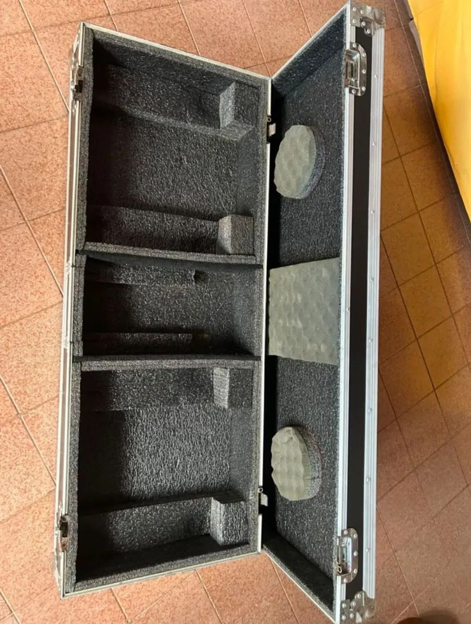 Case dj para 2 toca-discos + 1 mixer