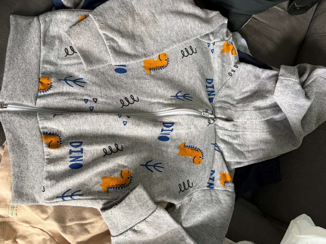 Lote - roupas de cama infantil e algumas peças de roupa  - Foto 4