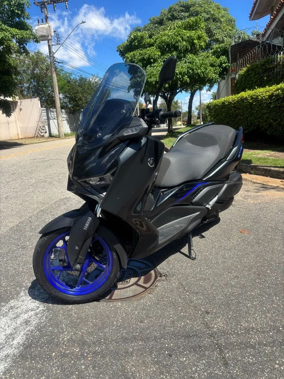xmax 300 connected