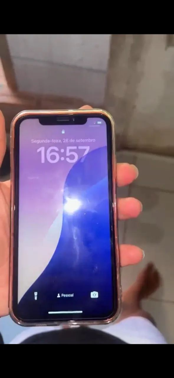 iPhone XR na carcaça do 17 pro 