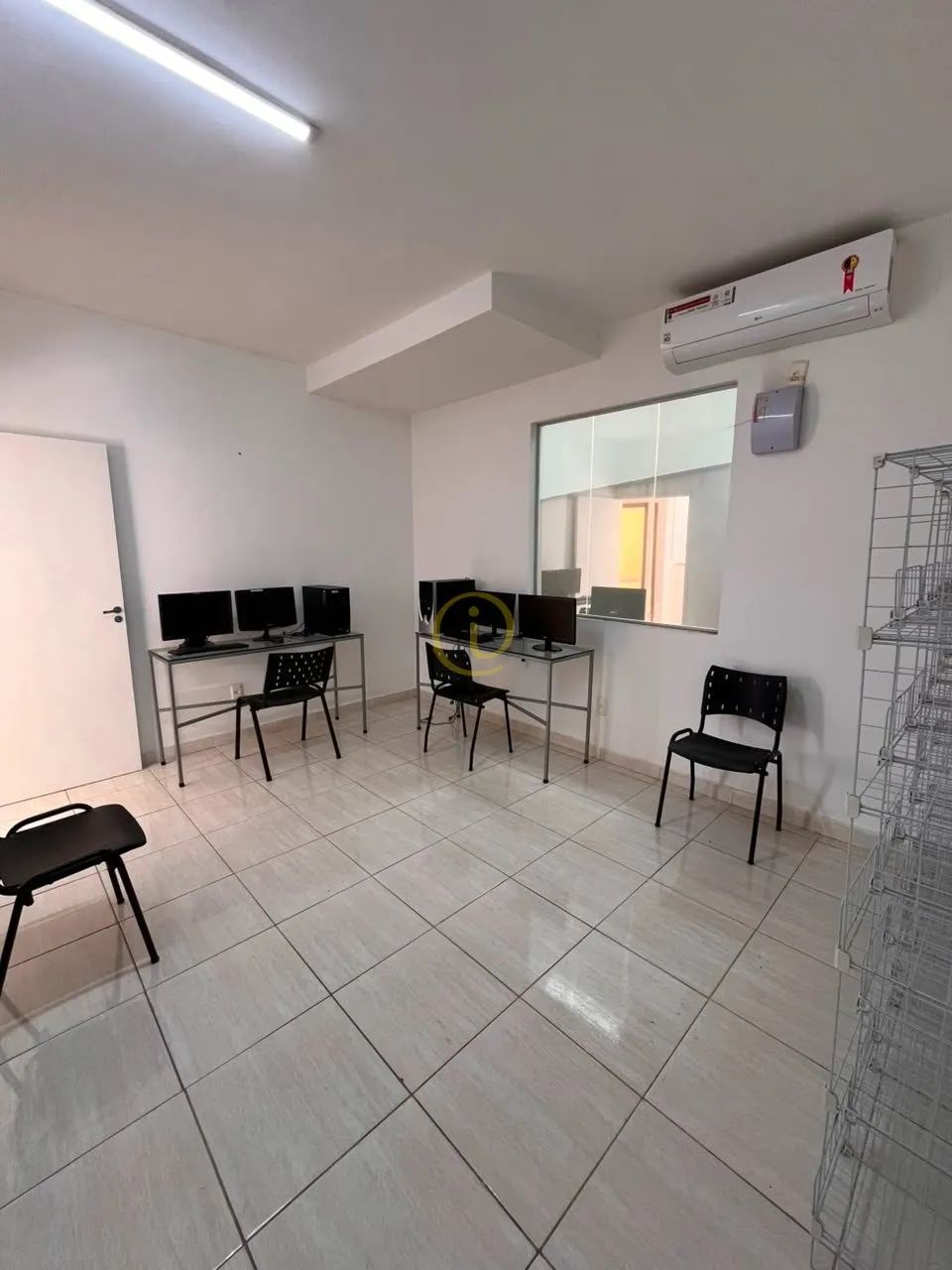 Prédio Comercial em Santa Terezinha, BH