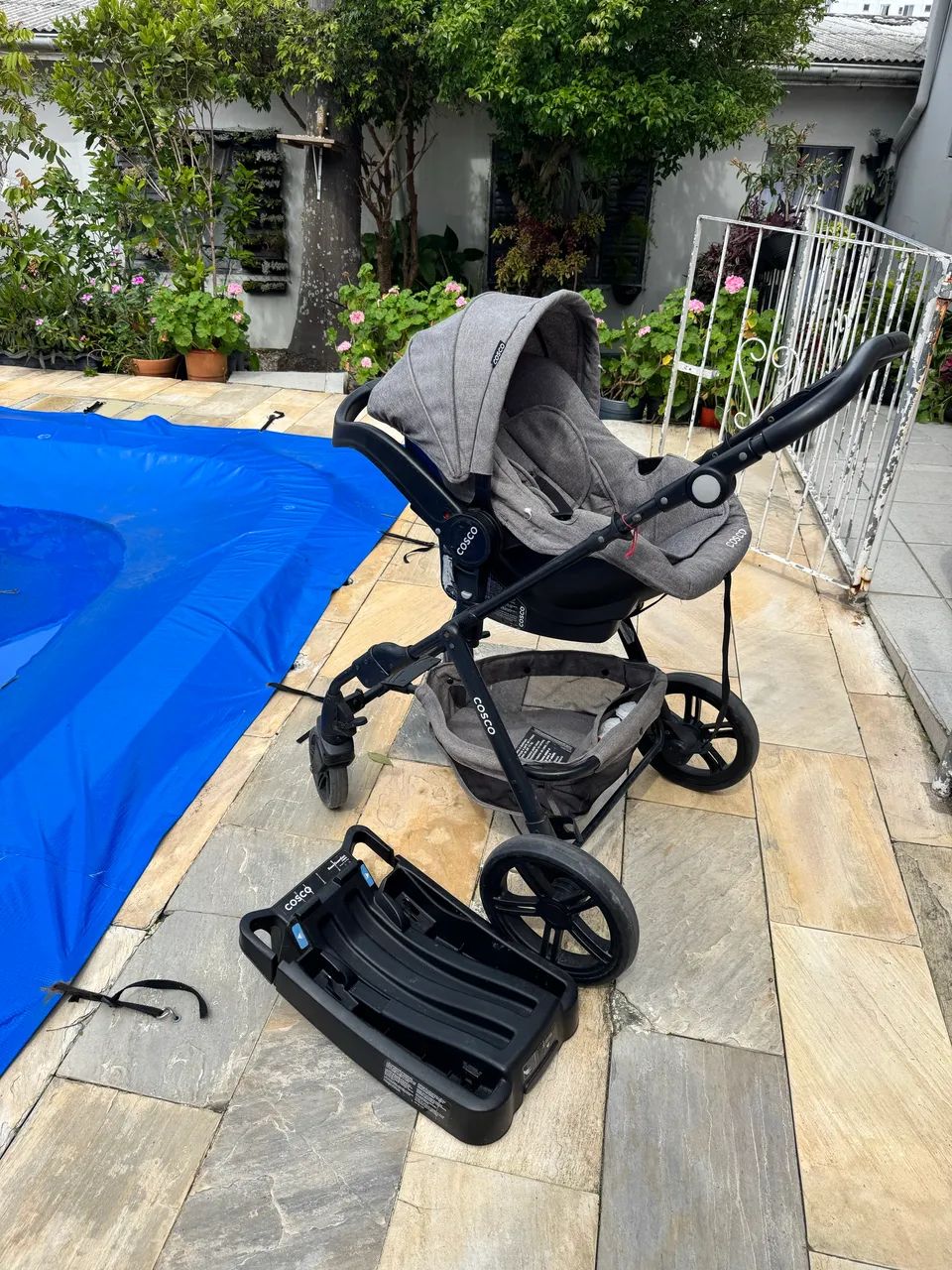 Vendo carrinho de bebê Cosco com bebê conforto  - Foto 5