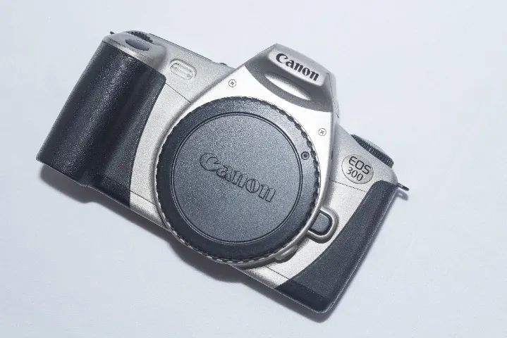 Câmera analógica Canon EOS 300
