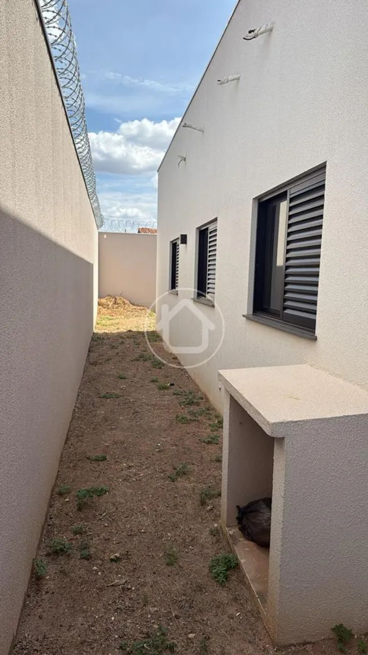 CASA 3 QUARTOS SENDO 1 SUITE MASTER - Foto 4
