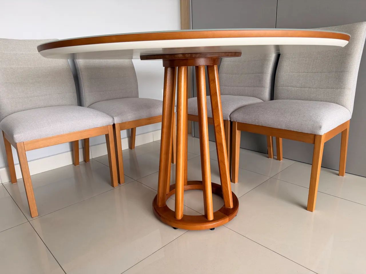 Mesa de Jantar Redonda 1,50m com 4 Cadeiras - Nova, Nunca Utilizada - Foto 2