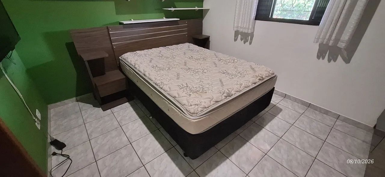 Cama Box, Colchão e Cabeceira com Criado-mudo 