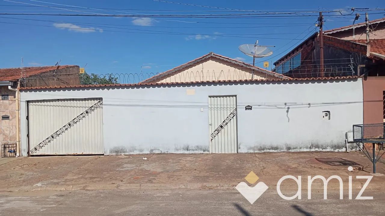 VENDE-SE CASA COM 4 QUARTOS DE 232,00m² NA VILA PEDROSO.