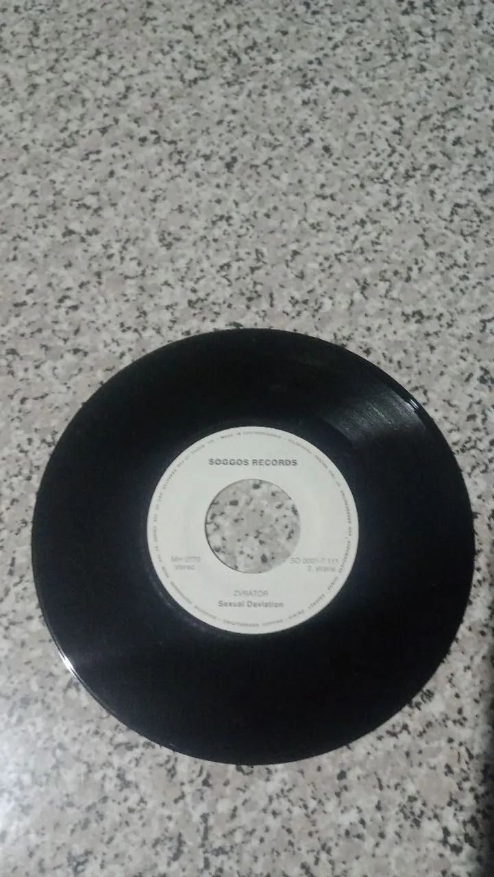 Compacto vinil 7" Zvrator - Asphyxiation Death Metal Black Metal Thrash Metal - Foto 5