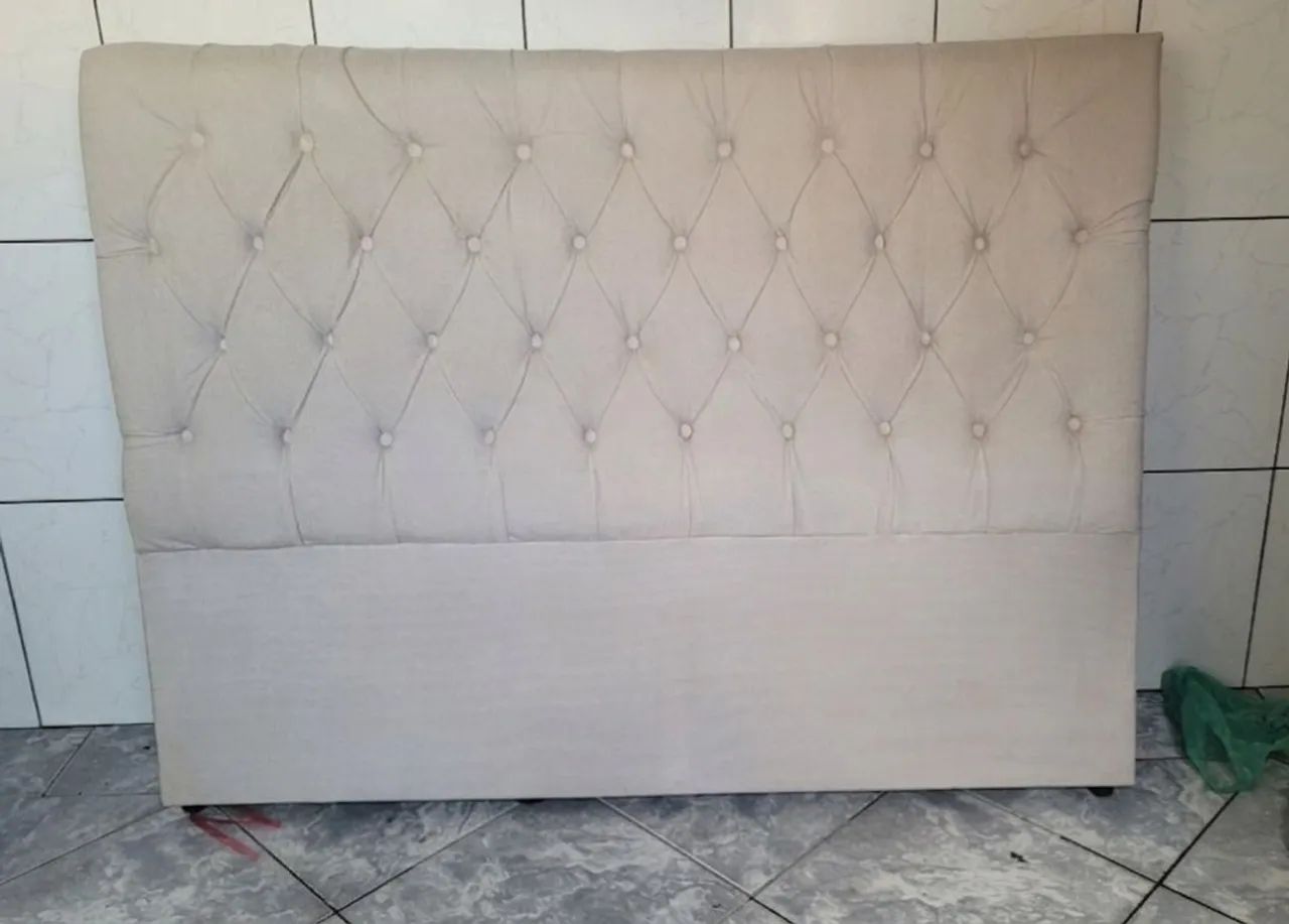 Cabeceira Queen Size Almofadada em Suede