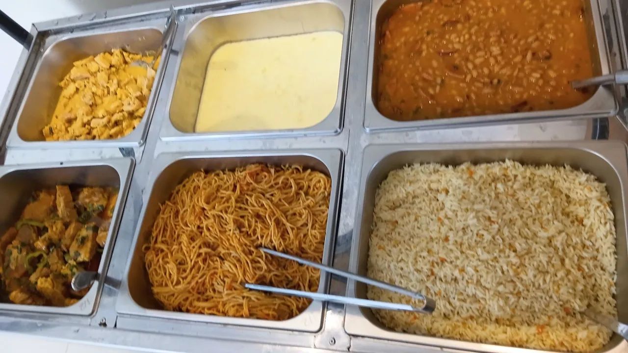 Cozinheira (o)