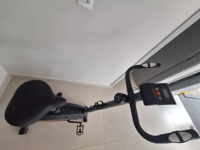 VENDE-SE UMA BICICLETA ERGOMÉTRICA ATHLETIC - SEMINOVA