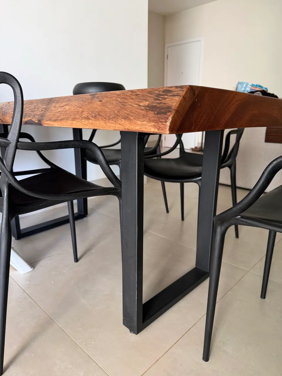 Mesa com 4 cadeiras  - Foto 5