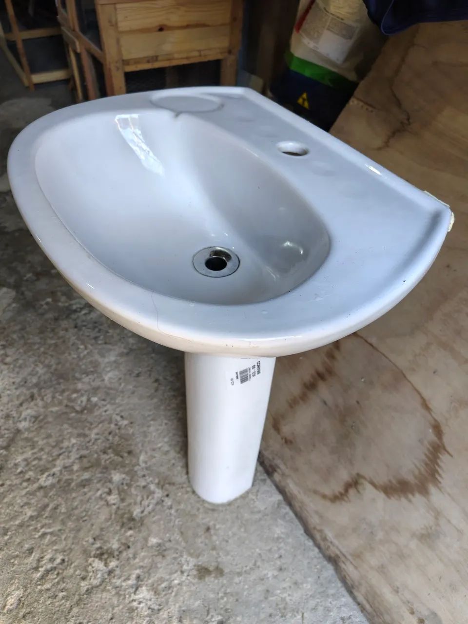 Pia com pedestal nova