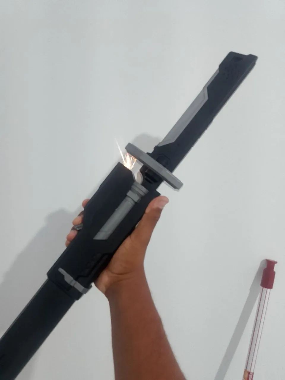 Espada de brinquedo led que sai faísca  - Foto 2