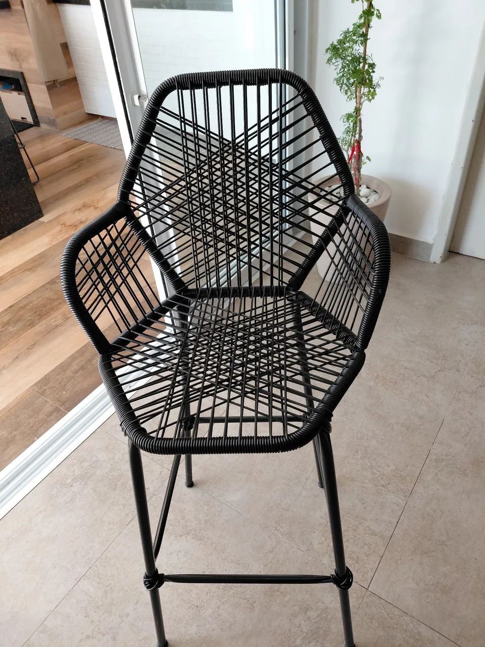  banquetas altas de Rattan sintético preta - Foto 2