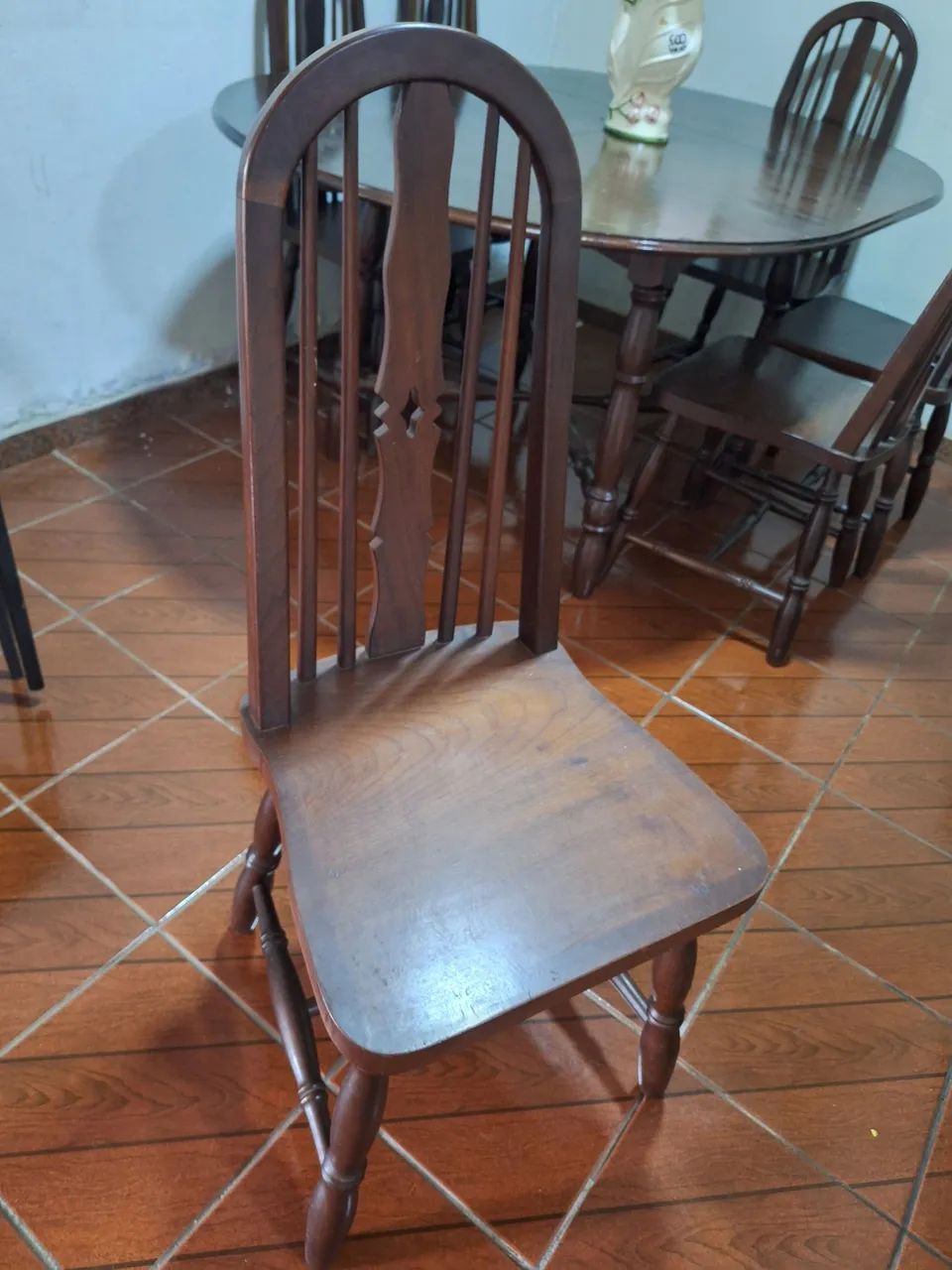Mesa de Jantar Antiga em Madeira Maciça, Extensível + 6 Cadeiras Clássicas - Foto 3
