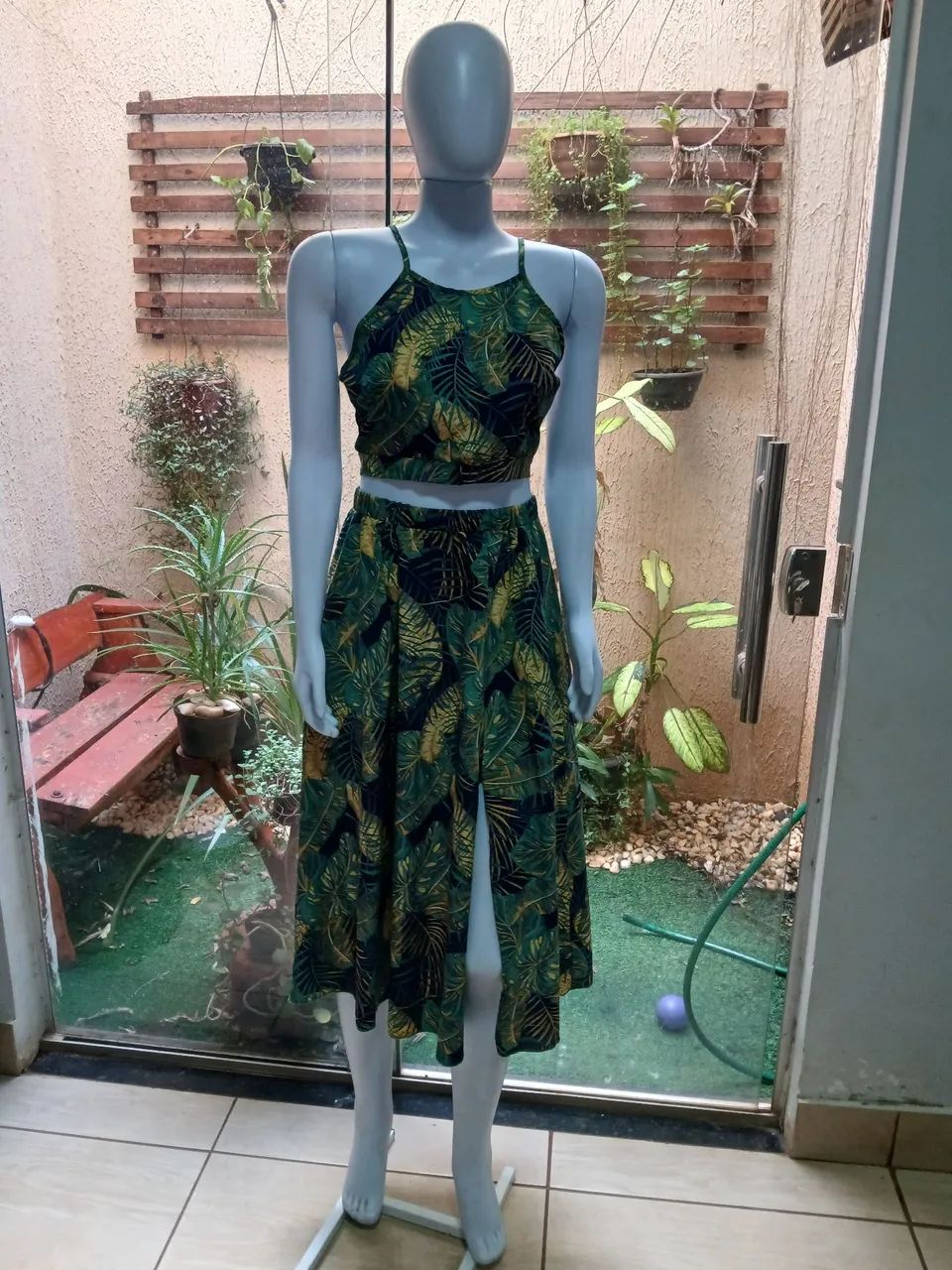 Vendo lote de roupas novas e seminovas e usadas  400,00  - Foto 2