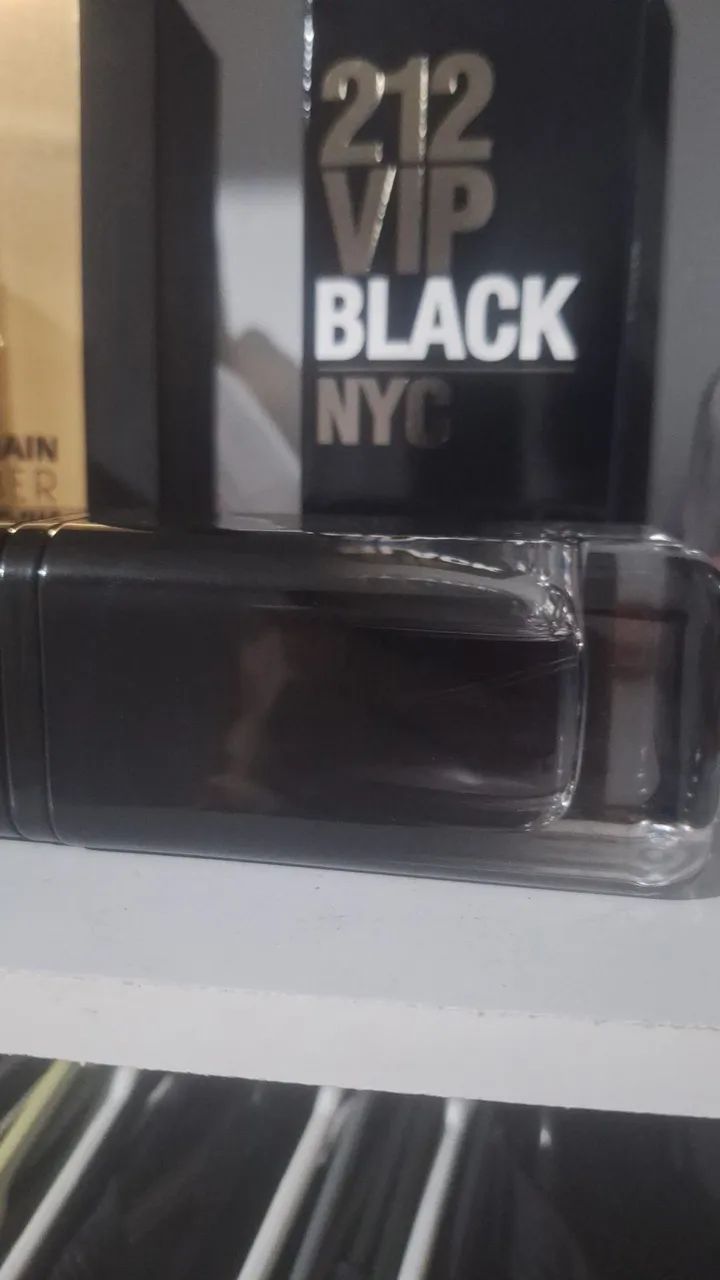 Perfume 212 Vip Black Carolina Herrera - Foto 2