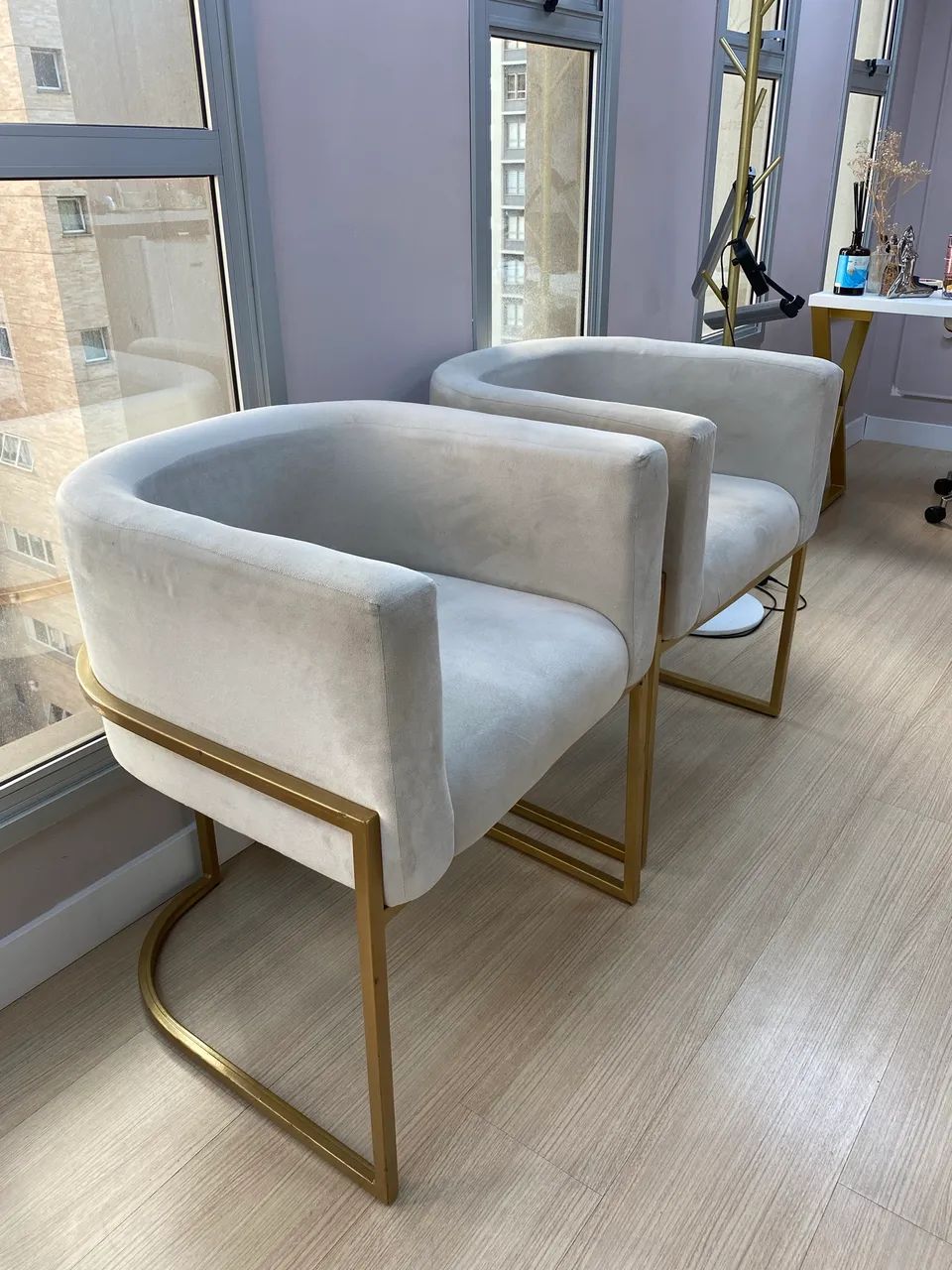 Duas poltronas de veludo bege - Foto 2