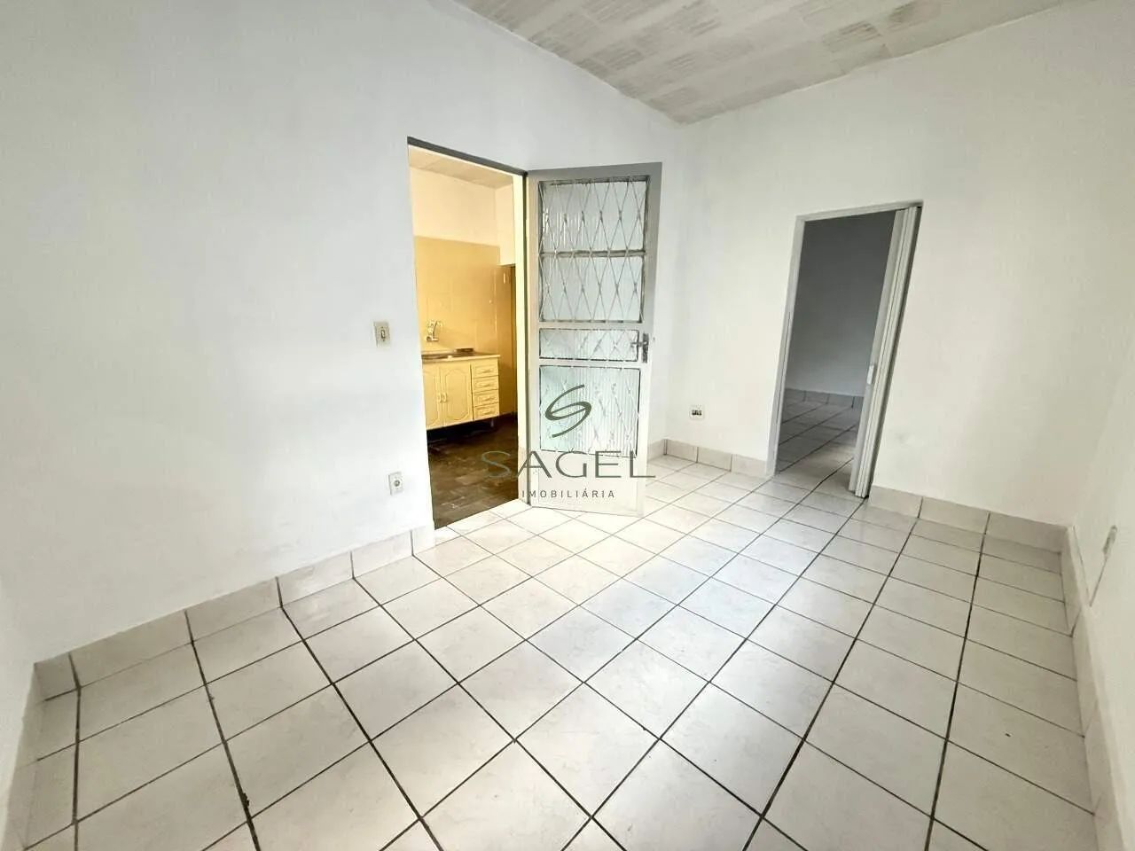 Barracão de fundos com 1 quarto para alugar no Carlos Prates - Foto 5