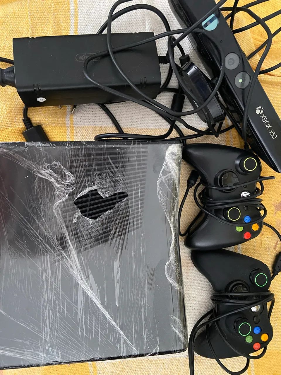 Xbox 360 quebrado com fonte 2 controles e kinect  - Foto 2