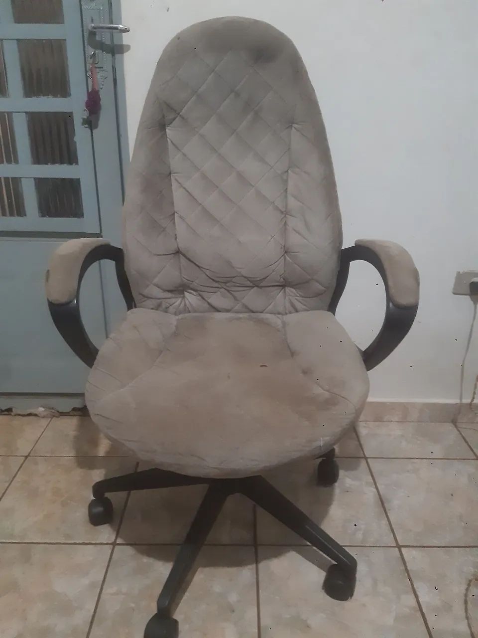 Cadeira de escritório barata RS 99.00 retirar vila Planalto  - Foto 2