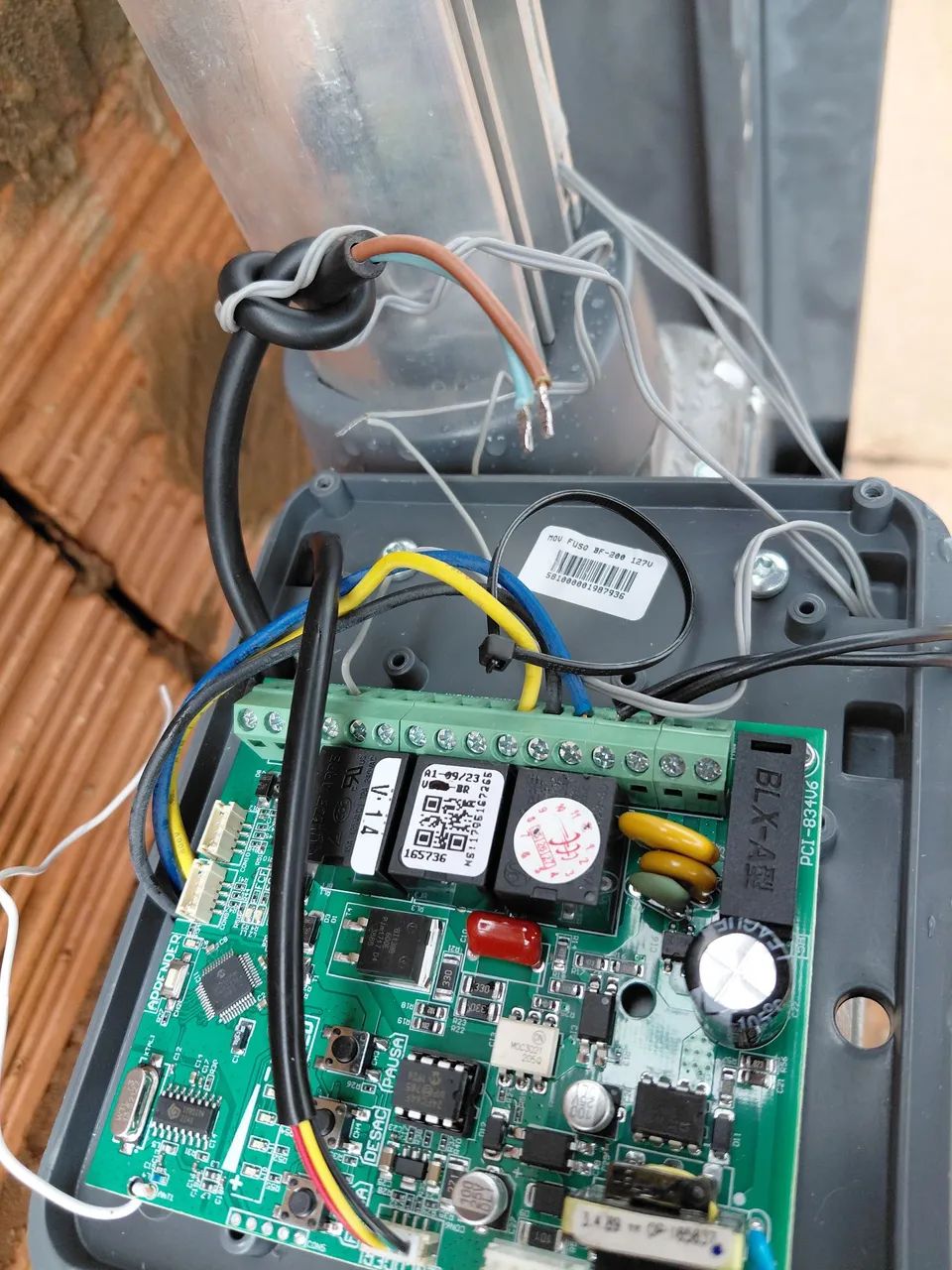 Placa de portão elétrico 