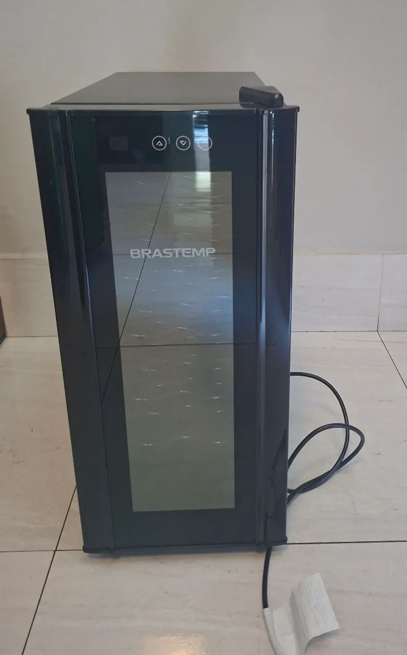 ADEGA COMPACTA CLIMATIZADA BRASTEMP