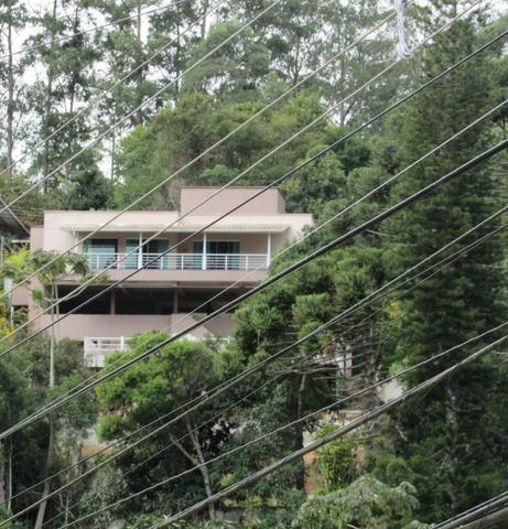 Linda residência com 5 quartos no Vale dos Pinheiros - NF/RJ