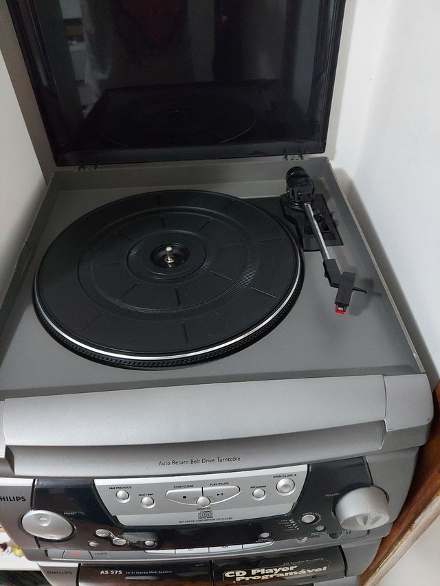 Toca disco Philips raridade AS 575 com 2 caixas de som grátis  - Foto 3