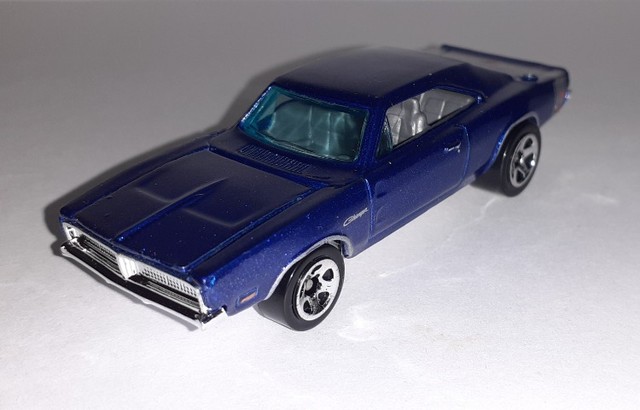 Hot Wheels 1969 Dodge Charger - Escala 1/64 - Hobbies e coleções