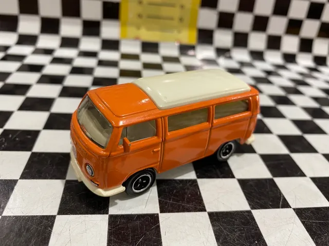 Miniatura Fiat Strada com mini paredão