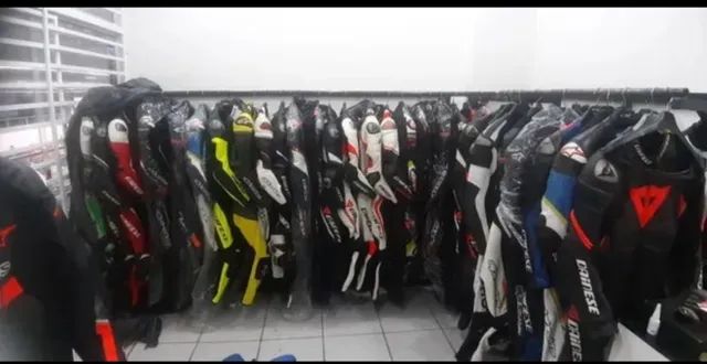 Compramos e vendemos Macacao dainese alpinestars semi novo uma peça ou duas peças