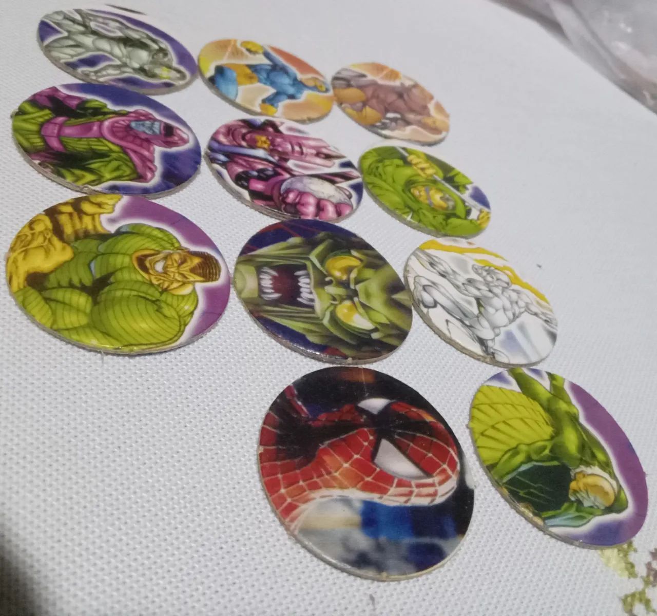 12 Tazos com personagens da Marvel comics - Foto 3