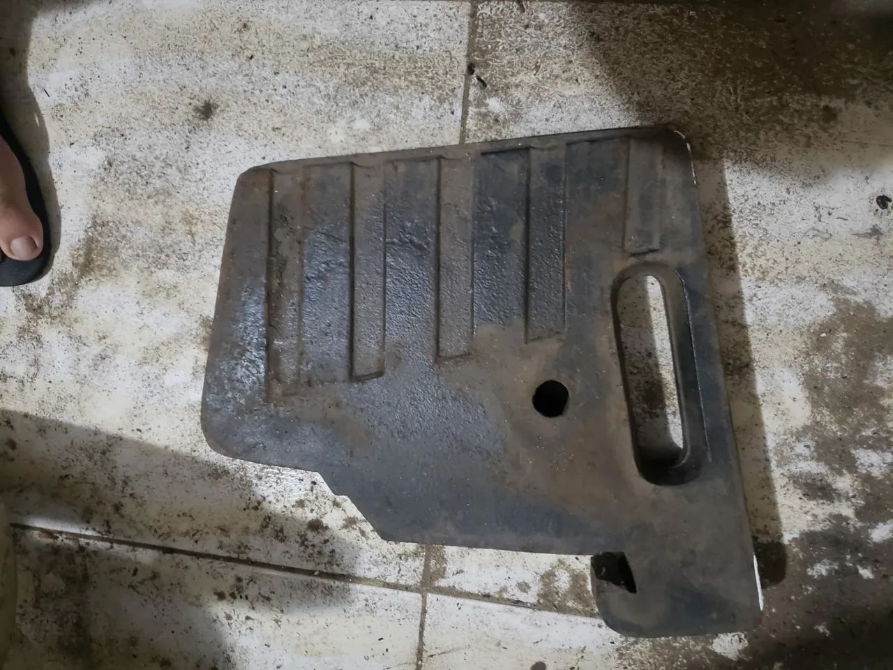 VENDO/TROCO 6 PESOS FRONTAIS DE MASSEY FERGUSON ORIGINAIS,CADA UM 550,00.. - Foto 2