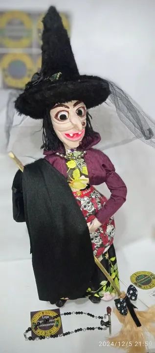 Bruxa Sabá  mexe os olhos,comprimento sem o chapéu 51cm,com chapéu 63cm. - Foto 5