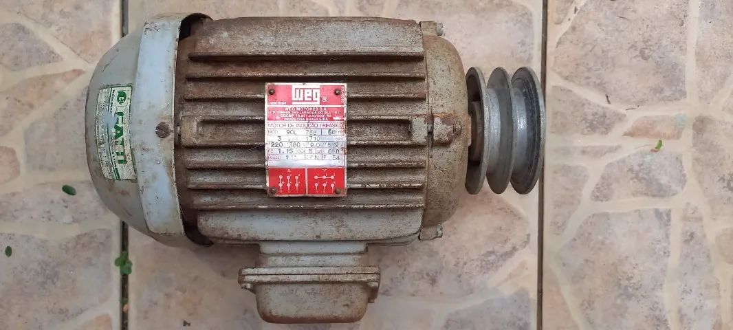 Motor de indução trifásico - WEG - Foto 2