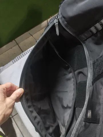 Bolsa Nike naylon emborrachada alça parte de couro  - Foto 5