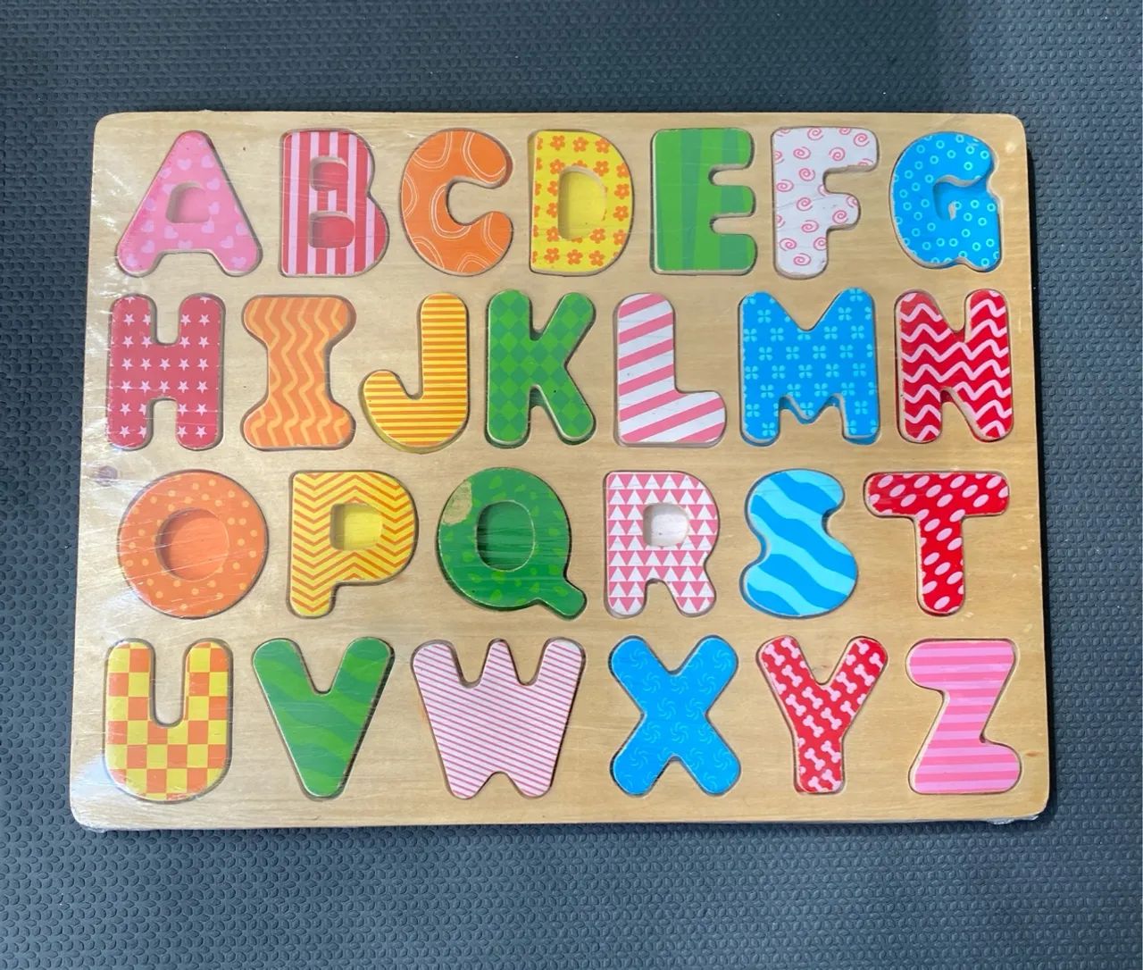 Quebra-cabeça de Letras Colorido para Crianças