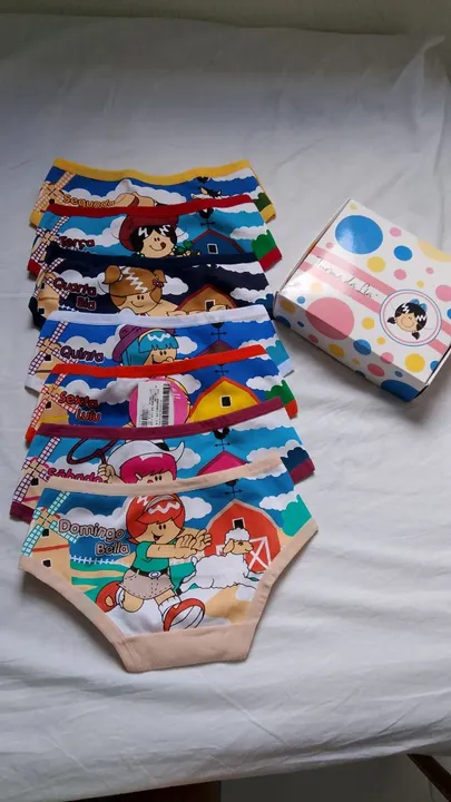 Conjunto de calcinhas infantis com personagens infantis