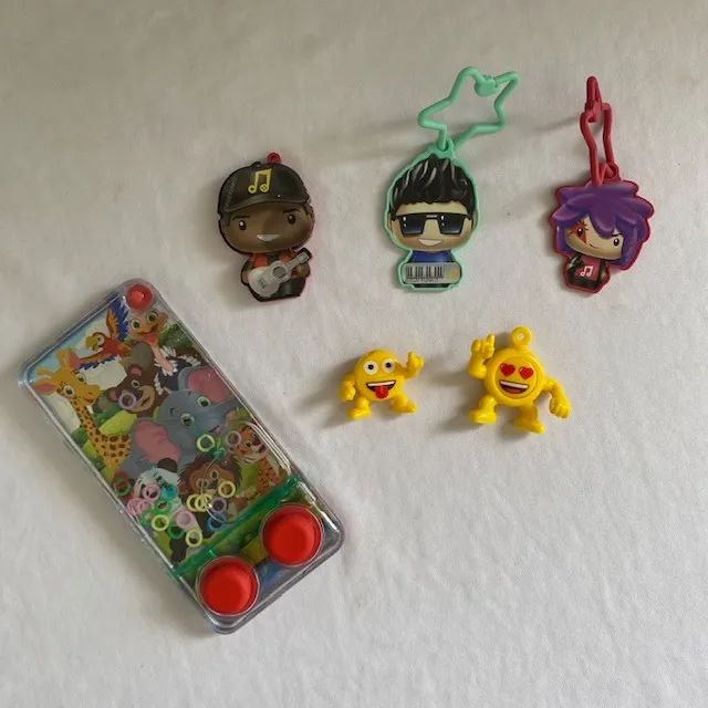 Lote 6 Brinquedos Chaveiro Funko Kinder Joy Emojis Aqua Play