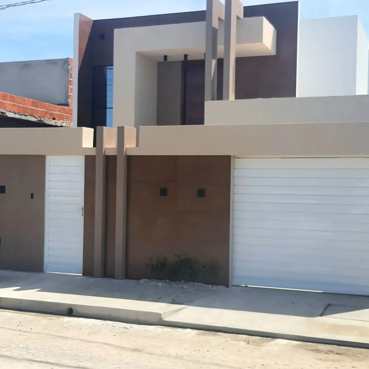 Casa com projeto moderno no Luar da Barra