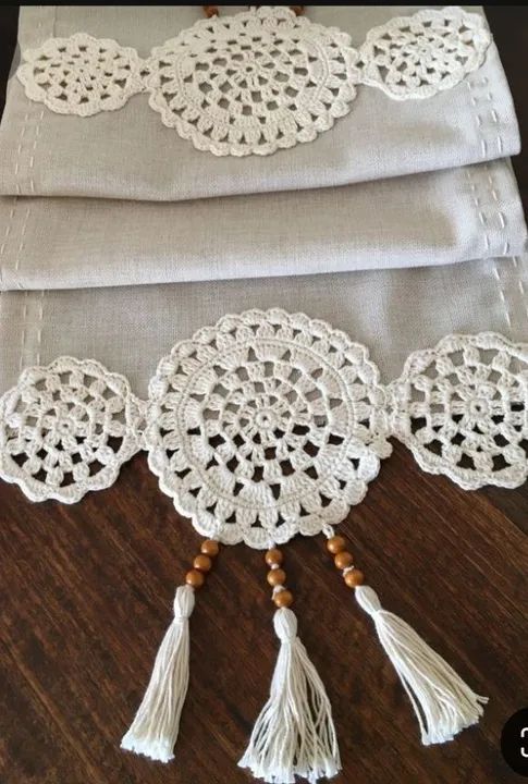 Trilho de mesa em crochê - Foto 3