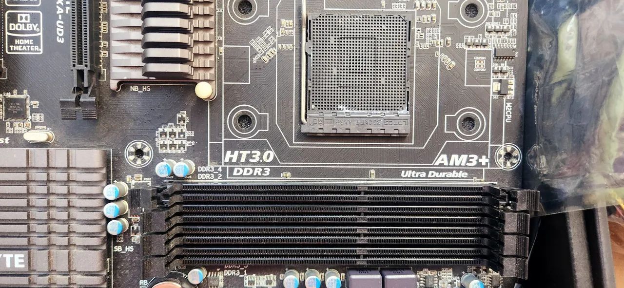 Placa-Mãe Gigabyte GA990FXA-UD3 - Foto 2